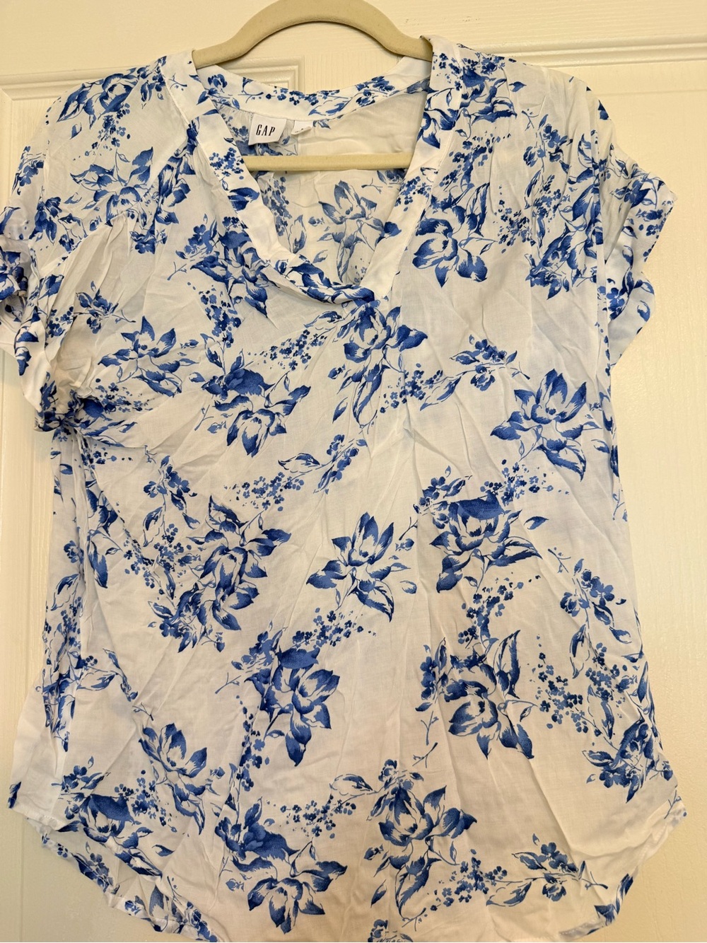GAP Women's White V-Neck Short Sleeve Tee with Blue Floral Print